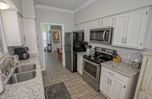 Mid City South Condo | Upscale 3BR/2BA Oasis in Bocage Near LSU & Hospitals Baton Rouge