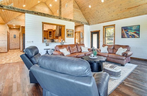 Eufaula House | Upscale A-Frame Escape w/Lake Access in Quinton!