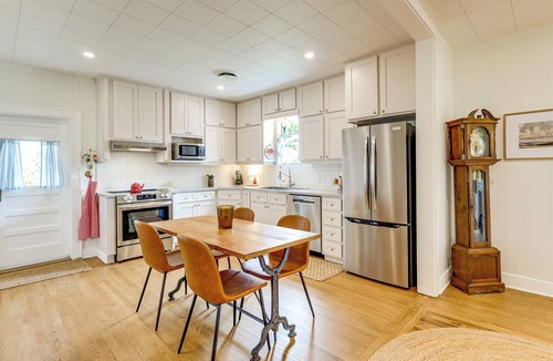 Milam County House | Upscale Home on 120 Acres: Near Wedding Venues!