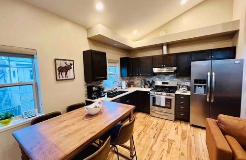 Golden House | Upscale Loft Across from Mines Campus, 2 Blocks to Downtown Golden & Clear Creek