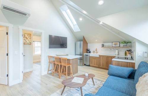 Sunnyside Apartment | Upscale Two Bedroom Carriage House with Workspace