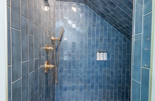 Sunnyside Apartment | Upscale Two Bedroom Carriage House with Workspace