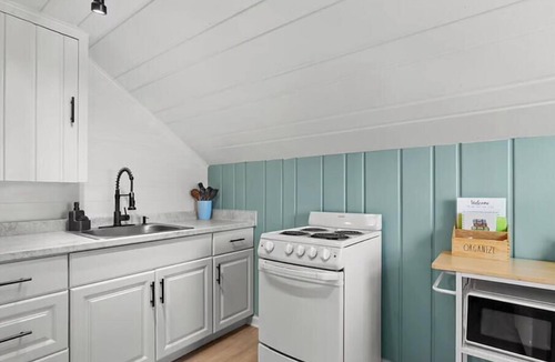 West Clarkston-Highland Apartment | Upstairs Apartment in Downtown Clarkston