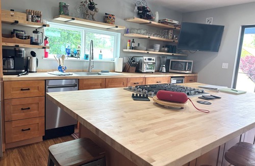 Depot Bench House | Upstairs, downtown Boise, private, close to green belt and Boise State.