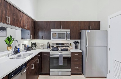 Cityplace Apartment | Uptown 2BR Shops, Dining, Katy Trail, Parking