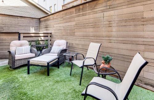 Uptown House | Uptown Dallas Group Getaway Near Art, Eats & More!