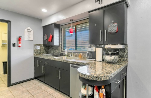 Albuquerque House | Uptown home incredibly spacious great for groups!