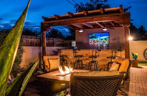 Uptown House | Uptown-No Cleaning Fee-Hot Tub-Putting Green-Firepit-Outdoor Kitchen