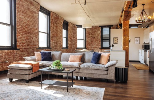 Kansas City Apartment | Urban 2BR Loft | Skyline Sunsets + Streetcar