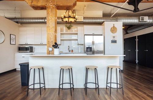 Kansas City Apartment | Urban 2BR Loft | Skyline Sunsets + Streetcar