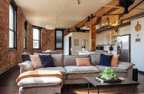 Kansas City Apartment | Urban 2BR Loft | Skyline Sunsets + Streetcar