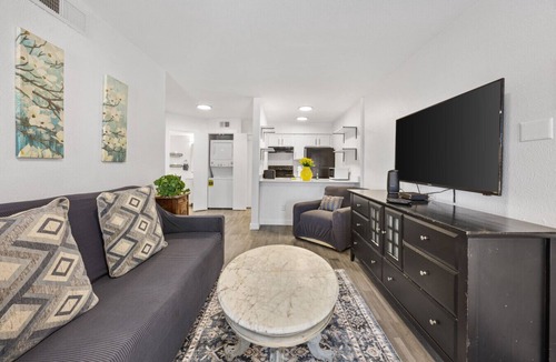 Park Central Apartment | Urban Apartment. Perfect for long term stays!
