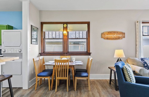Near South House | Urban Bungalow W/Cozy Porch
