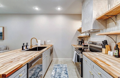 Downtown House | Urban Cottage: Downtown Bryan near Texas A&M!