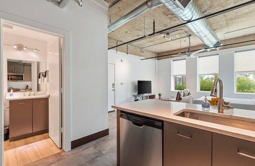Cedars Apartment | Urban Dallas Loft - Close to Hot Spots!