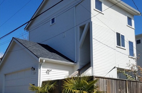 North Admiral Cottage | Urban Retreat near Downtown Seattle