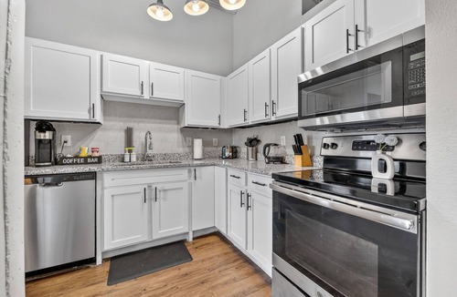 River Market Apartment | Urban River Market Escape | 2BR, Sleeps 6