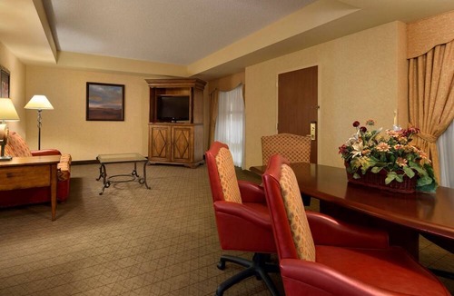 Albuquerque Hotel | Embassy Suites by Hilton Albuquerque