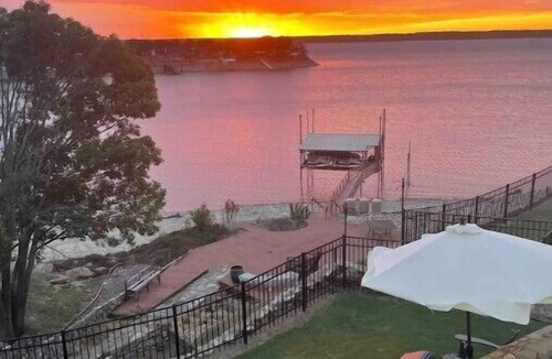 Lake Bridgeport House | Vacay on the Lake-off of HWY 380