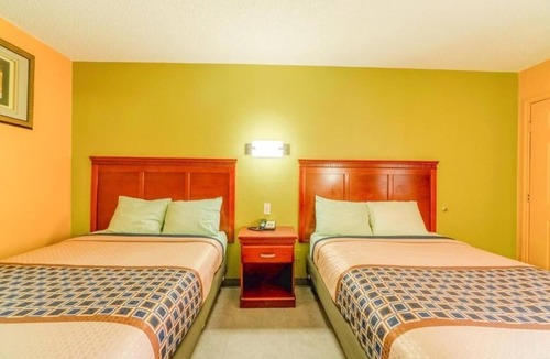 Denver City Hotel | Value 2-Room Retreat w/2 Full Beds & Easy Access to Dining & Shops