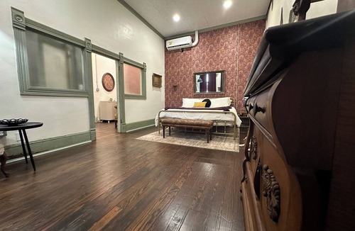 Okemah Hotel | Velvet Woody