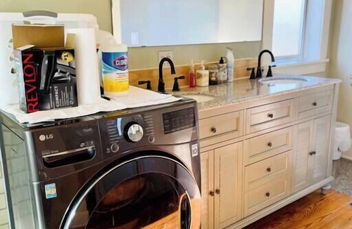 North Queen Anne House | Versatile 5 BR/3 BA Seattle Retreat + upgrade opt