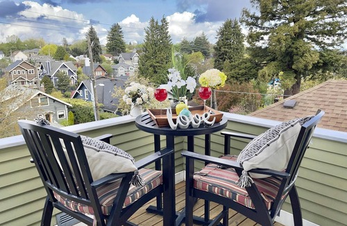 North Queen Anne House | Versatile 5 BR/3 BA Seattle Retreat + upgrade opt