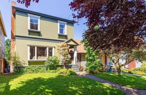 North Queen Anne House | Versatile 5 BR/3 BA Seattle Retreat + upgrade opt