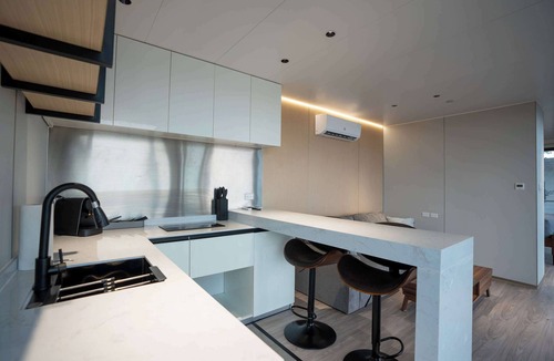 Bridgeport Apartment | Vessel 3 - Sleek Waterfront Vessel | Backyard AC/Heat Nature Escape