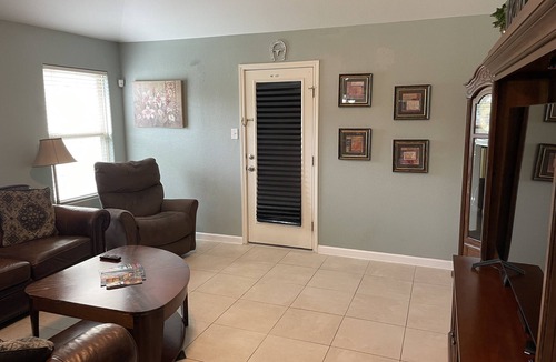 Converse House | Veteran Owned, Cozy 4-bedroom house located in charming Converse, TX