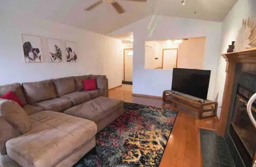 Ankeny House | Vibrant 4 bedroom house 2 king beds in Ankeny