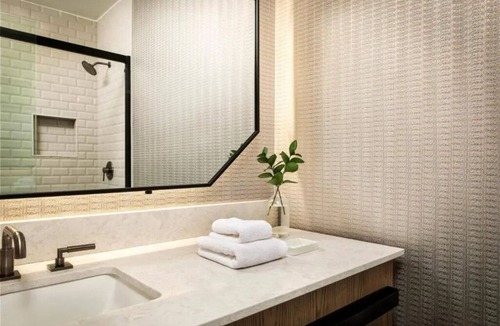Downtown Denver Hotel | Vibrant Urban Retreat with Nightly Wine Hour | 1 Queen Bed Near Larimer Square