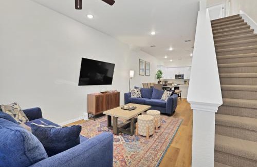 Arlington Apartment | Victory Villa - Lux Townhome Walk 2 Globe Life - Rangers & Cowboys Stadiums