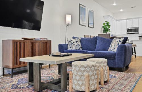 Arlington Apartment | Victory Villa - Lux Townhome Walk 2 Globe Life - Rangers & Cowboys Stadiums