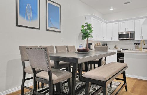 Arlington Apartment | Victory Villa - Lux Townhome Walk 2 Globe Life - Rangers & Cowboys Stadiums