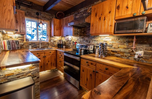 Leavenworth Ski Chalet | Views! Close to town, golfing, river and hiking. Incredible hot tub!