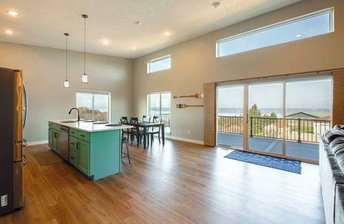 Crofton House | Views of Lewis & Clark Lake - Modern Apt w/Deck