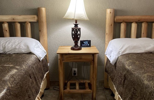 Breckenridge Hotel | Village Inn