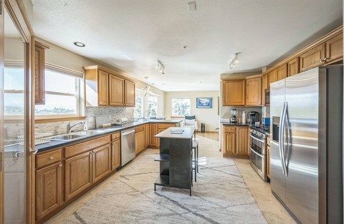 Castle Pines House | Vista 5BR/4BA Sleep9 Accessible CamperParkShopGolf