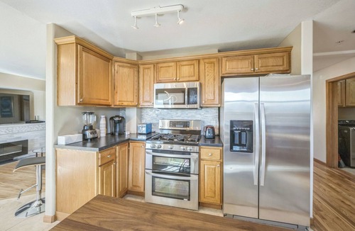 Castle Pines House | Vista 5BR/4BA Sleep9 Accessible CamperParkShopGolf