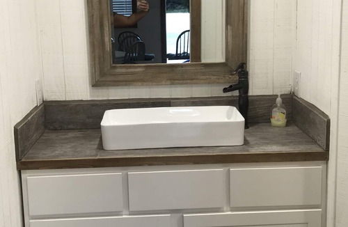 Glen Rose House | Wake up with wild flowers and wildlife
