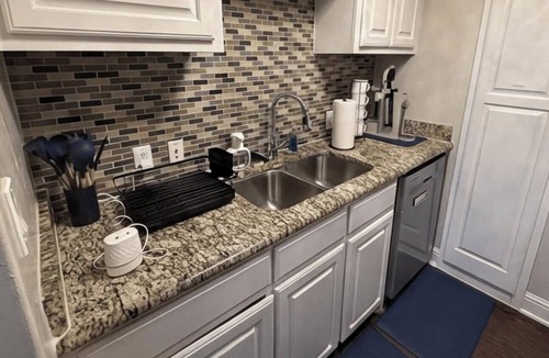 Arlington House | Walk to AT&T Stadium! Mins to Globe Life Park & Texas Live! King Bed - BBQ