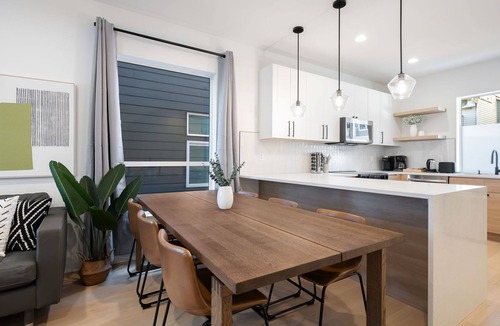 Minor House | Walk to CapHill 4B2.5B Sleeps 8 w/Rooftop Deck
