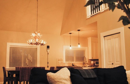 Chelan House | Walk to Downtown Chelan—Spa Pool, Hot Tub, Movie Room & More