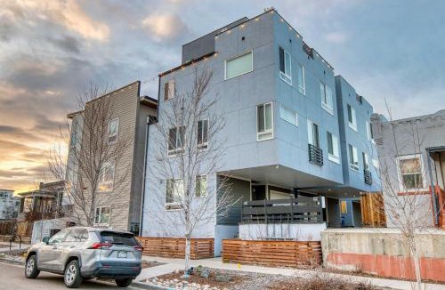 West Colfax House | Walk to Empower Field: Townhome w/Hot Tub!
