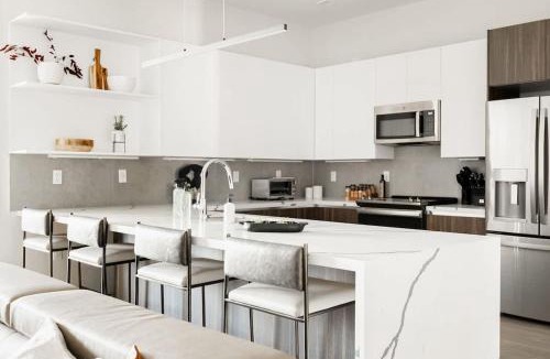 Jefferson Park House | Walk to Gameday - Jefferson Park Condo - Tesoro