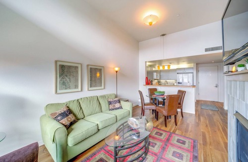 Chelan Apartment | Walk to Lake Chelan: Top-level Waterfront Condo