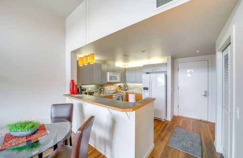 Chelan Apartment | Walk to Lake Chelan: Top-level Waterfront Condo