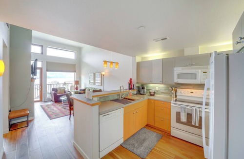 Chelan Condo | Walk to Lake Chelan: Top-Level Waterfront Condo