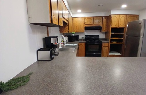 Shoreline House | Walk to Light Rail Station - Cozy Home w/AC